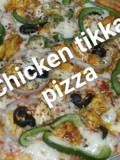 A picture of Chicken tikka pizza.