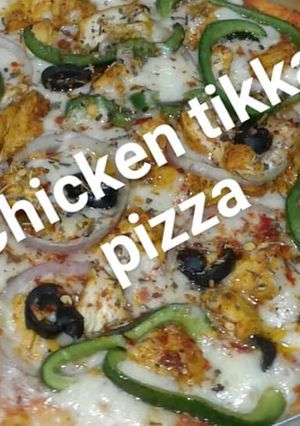 A picture of Chicken tikka pizza.