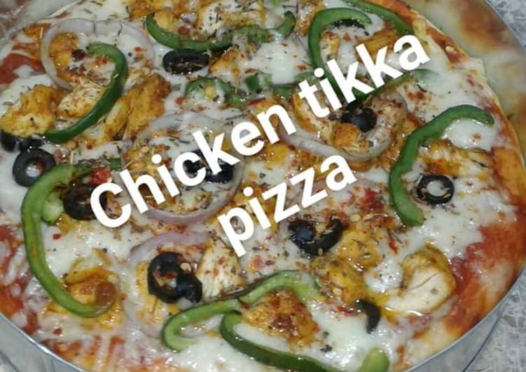 Chicken tikka pizza