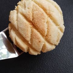 A picture of Melon pan.