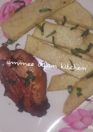 A picture of Fried yam with fried chicken.