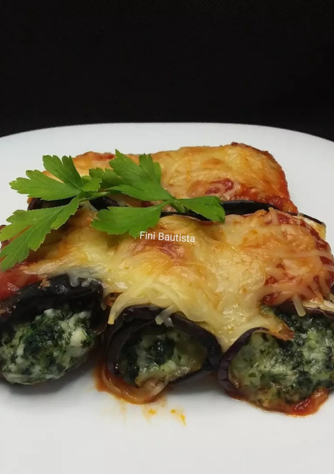 Una foto de Canelones de berenjena rellenos de queso y espinacas
