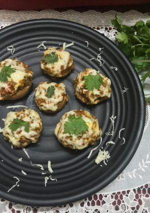 A picture of Cheesy stuffed Mushroom.