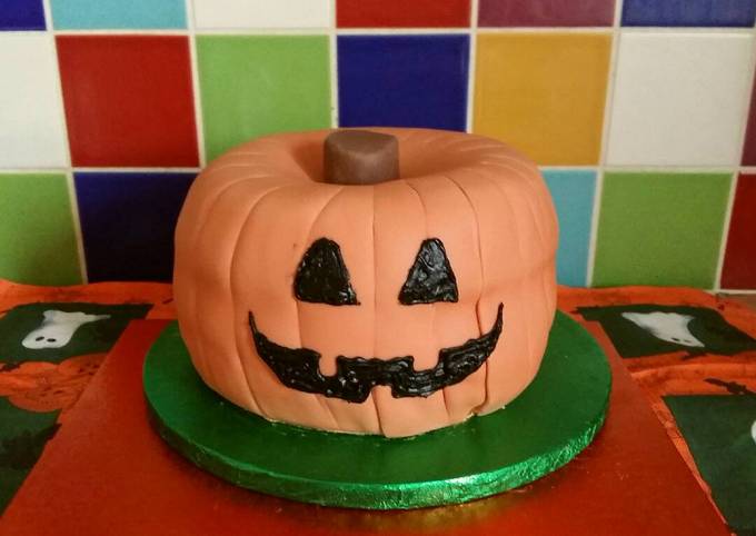 How to Make Speedy Vickys Halloween Pumpkin Piñata Cake, Decorating Idea