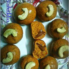 A picture of Chocolate Stuffed Besan Laddos.