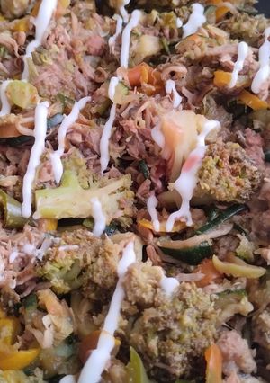 Una foto de Salteado de vegetales con atún🥒🧄🧅🫑🥗