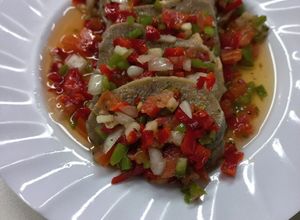 Una foto de Lengua a la Vinagreta Criolla
