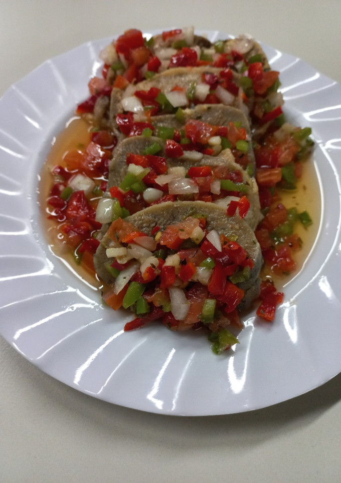 Una foto de Lengua a la Vinagreta Criolla