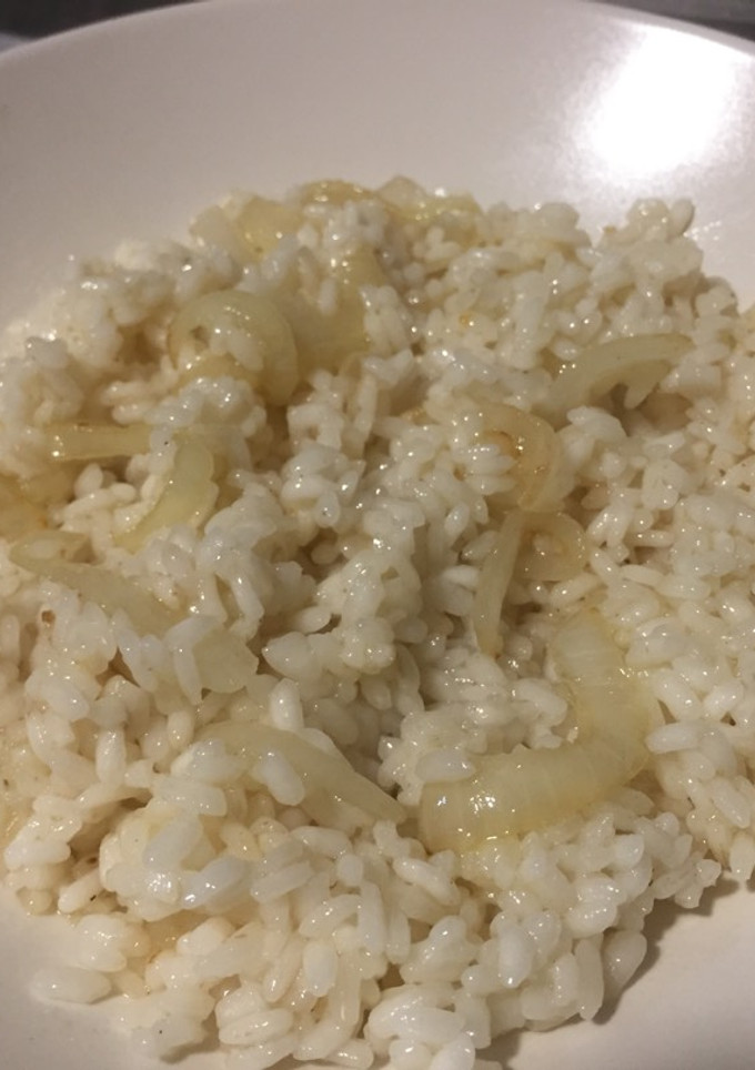 Una foto de Arroz con cebolla caramelizada (para acompañar)