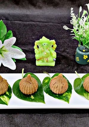 7 कप मोदक(7 cup modak recipe in hindi) रेसिपी मुख्य फोटो