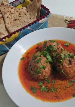 A picture of Vegetable Kofta with chapati.