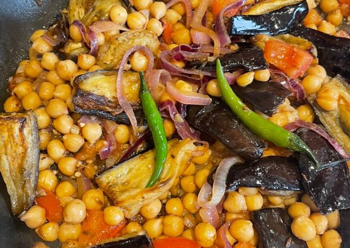 Aubergine & Chickpea Curry