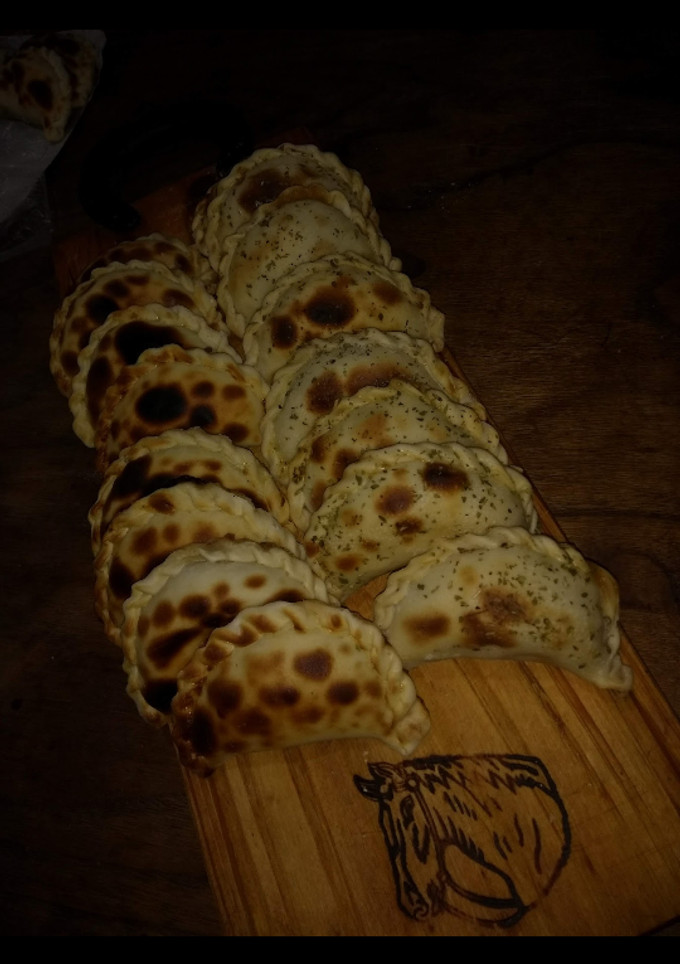 Una foto de Empanadas de pollo al verdeo