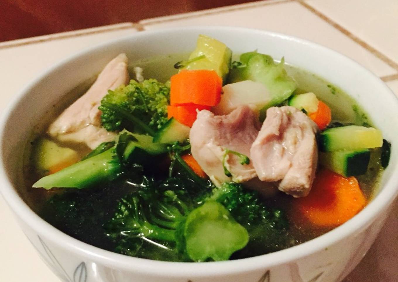 Caldo de Pollo con Verduras