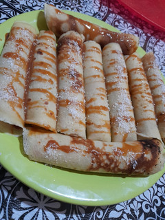 Una foto de Panqueques con dulce de leche