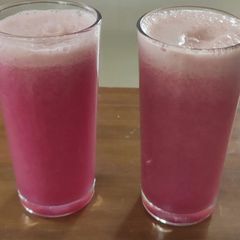 A picture of Pomegranate milk shake.