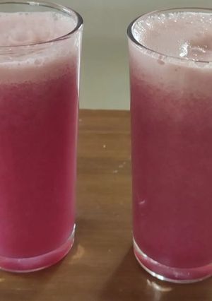 A picture of Pomegranate milk shake.