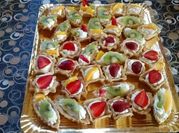 Una foto de canapés de fresones