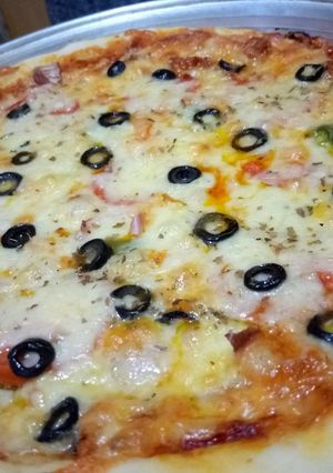 A picture of Chicken Tikka Pizza.