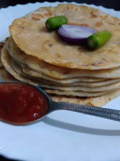 আলুর পরোটা (aloor parota recipe in Bengali) রেসিপির প্রধান ছবি