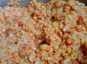 Una foto de Dedalitos en Salsa de Tomate con Ricotta y Oliva - Receta Fácil de Fin de Mes Económico