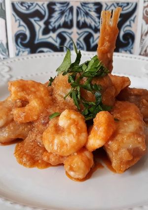 Una foto de Rape en salsa de langostino