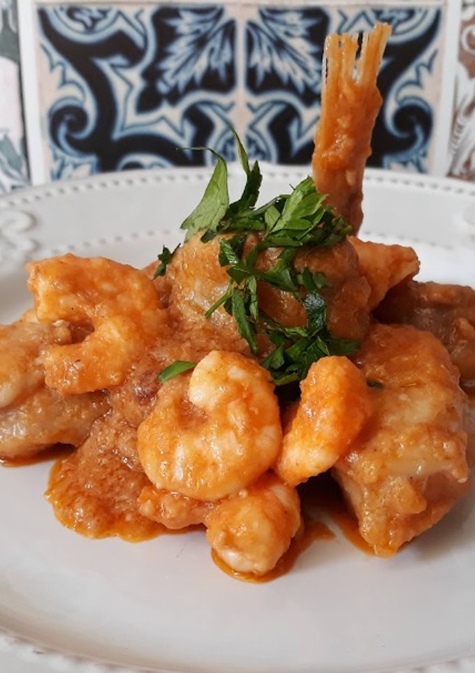 Una foto de Rape en salsa de langostino