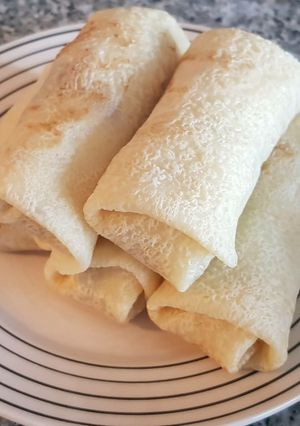Dadar Gulung (Pfannkuchenrolle mit Palmzucker und Kokosfüllung) Rezepthauptbild