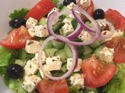 Une photo de salade grecque