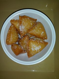 صورة لوصفة حلى مثلثات السميد