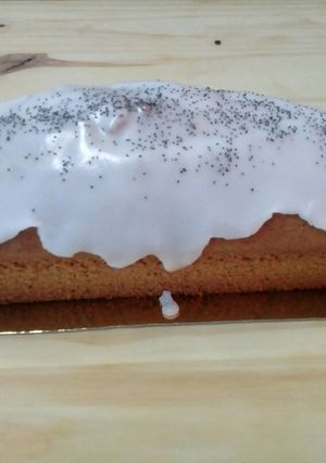 Una foto de Budín de limón con semillas de amapola