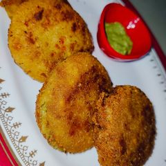 A picture of Green Chutney Aloo Tikki.