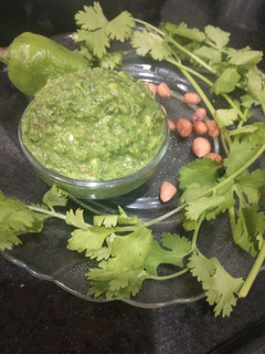 શીંગદાણા કોથમીર ની ચટણી(Peanut Coriander Chutney recipe in Gujarati) રેસીપી મુખ્ય ફોટો