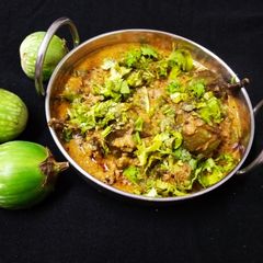 A picture of Stuffed eggplant curry.