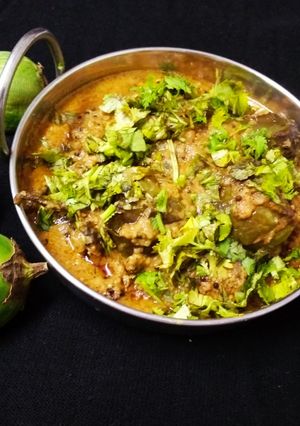 A picture of Stuffed eggplant curry.