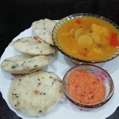 A picture of Rava Idli.