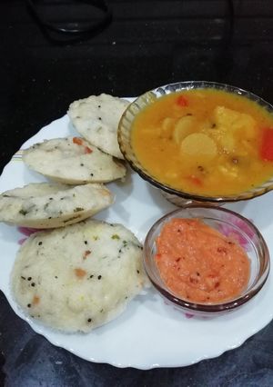 A picture of Rava Idli.