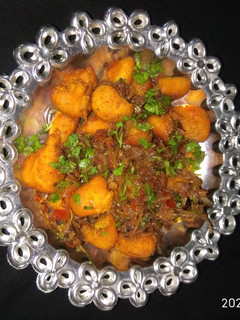 मूंग दाल पकौड़े की सूखी सब्ज़ी (Moong Dal Pakode ki Sabji recipe in Hindi) रेसिपी मुख्य फोटो