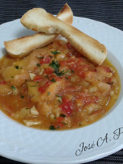 Una foto de Sopa de tomates y pimientos rojos