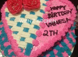 Foto resep Kue tart tema love (2 susun)