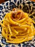 Spaghettone alla carbonara di acciughe