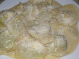 Sorrentinos de espinaca y ricota con salsa Carusso