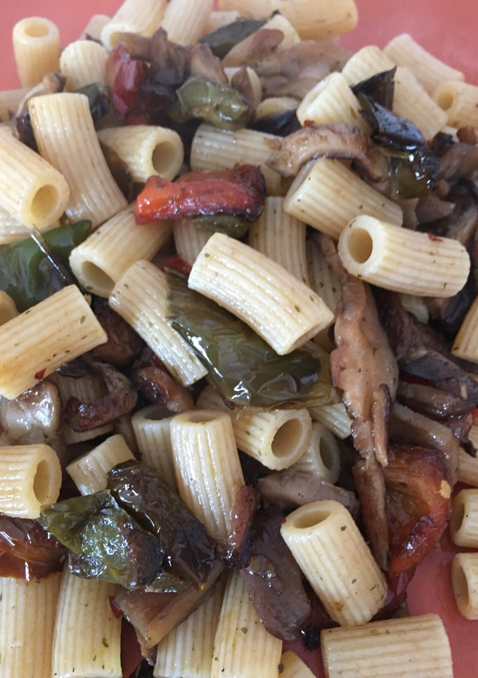 Una foto de Macarrones veganos con setas