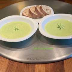 A picture of Zucchini cream soup.