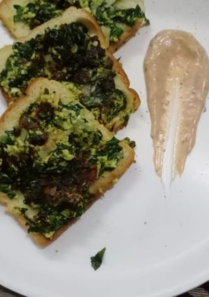 A picture of Paneer palak toast.