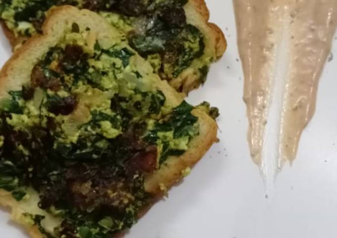 Paneer palak toast