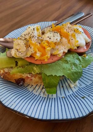 รูปของ Healthy Morning Toast โฮลวีทโทสต์ไข่เยิ้ม🍳🥪