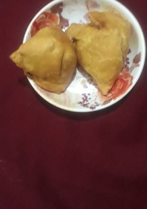 समोसे (samose recipe in Hindi) रेसिपी मुख्य फोटो