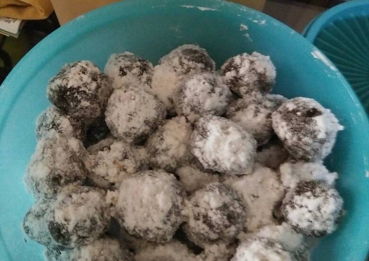 Black snow white cookies