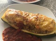 Una foto de zapallito italiano relleno